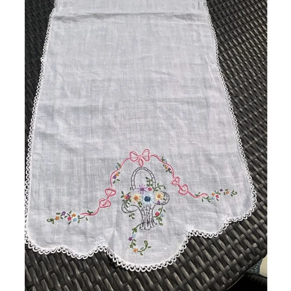 Fabulous Shabby Cottage vintage embroidered table runner flower basket design